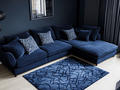 Dunkelblaue Highlights: Sowohl cool als auch entspannend